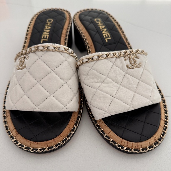 Chanel Interlocking CC Logo Slides Sandals Shoes White Leather Gold Chain - Picture 1 of 10